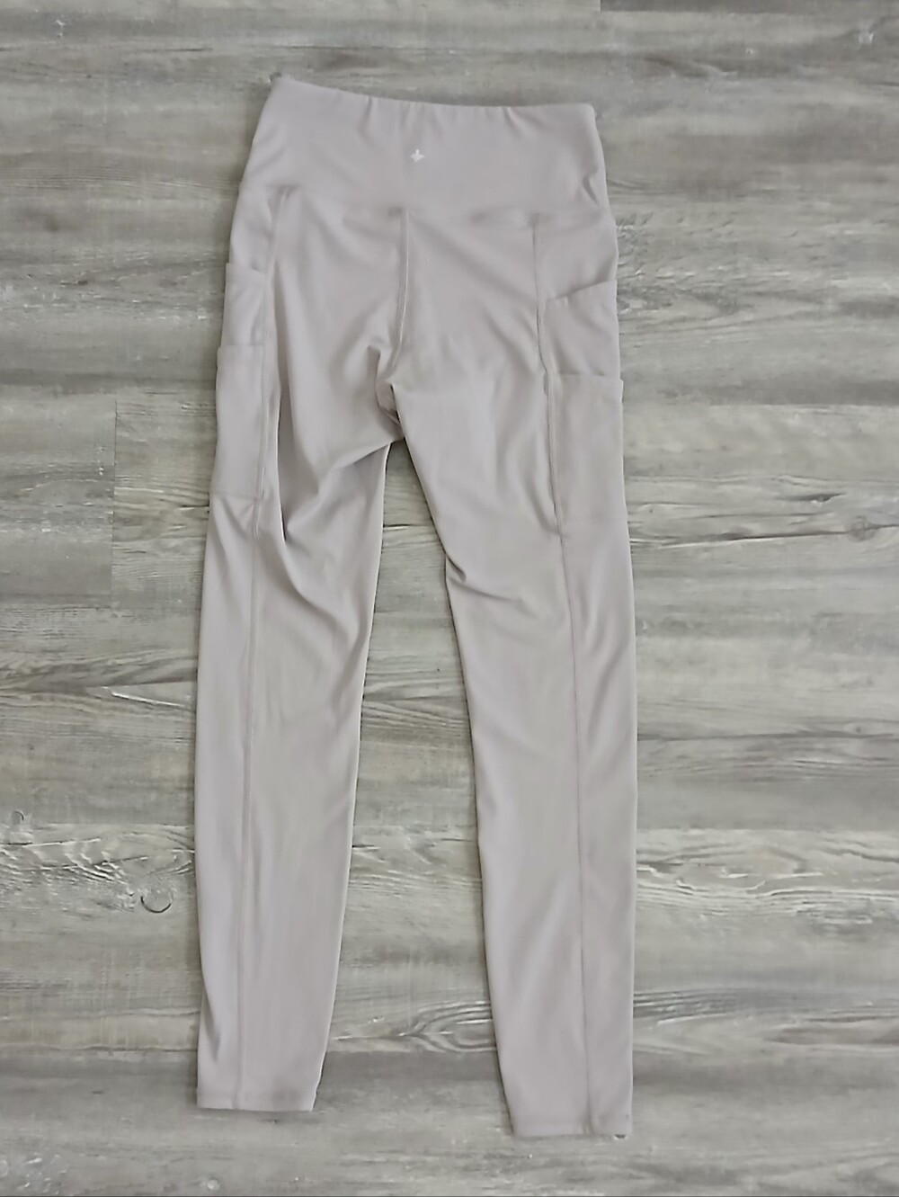 NEW WITH TAGS Halara Softlyzero Double Pocket Light Gray Ladies Leggings XS
